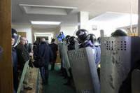 В захваченное здание ВР Крыма начали пропускать депутатов. Говорят, чтобы те приняли «правильное решение»